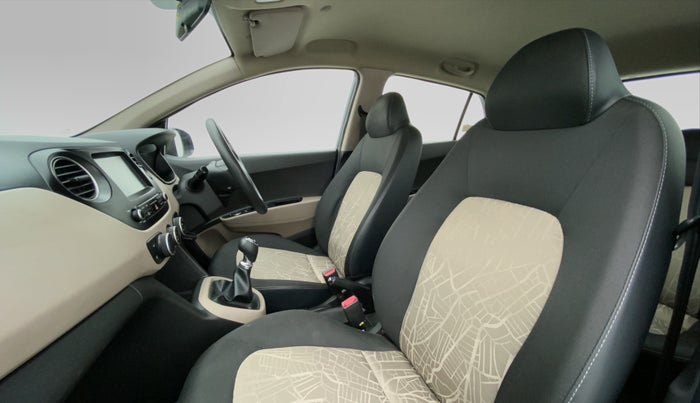 2017 Hyundai Grand i10 SPORTZ O 1.2, Petrol, Manual, 31,976 km, Right Side Front Door Cabin