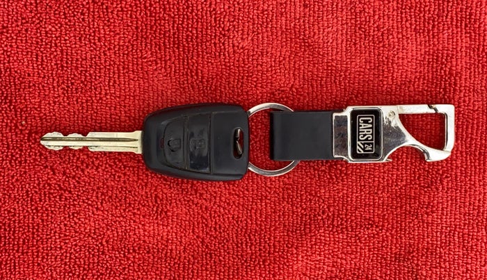 2017 Hyundai Grand i10 SPORTZ O 1.2, Petrol, Manual, 31,976 km, Key Close Up