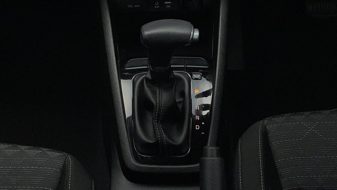 2017 Kia Rio S, Automatic, 111080 km, Gear Lever 