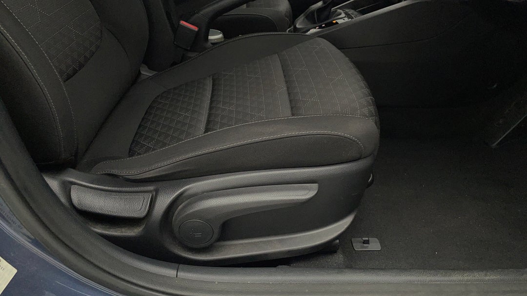 2017 Kia Rio S, Automatic, 111080 km, Drivers Side Adjustment Panel