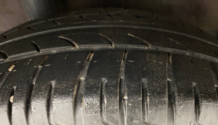 2014 Honda City S MT PETROL, Petrol, Manual, 1,00,009 km, Right Rear Tyre Tread
