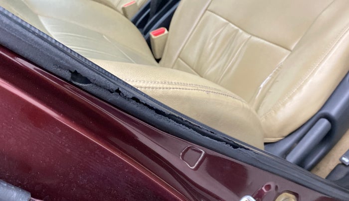 2014 Honda City S MT PETROL, Petrol, Manual, 1,00,009 km, Driver-side door - Beading has minor damage