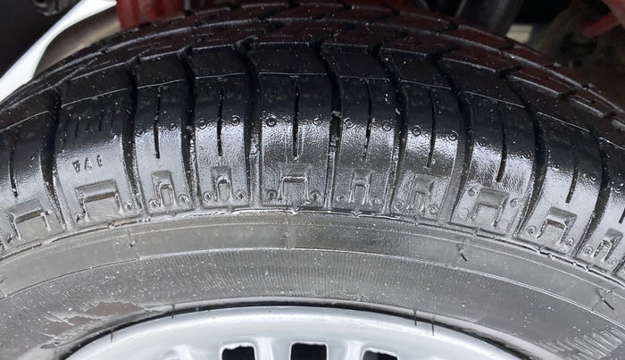 2014 Maruti Alto 800 LXI, Petrol, Manual, 3,816 km, Left Rear Tyre Tread