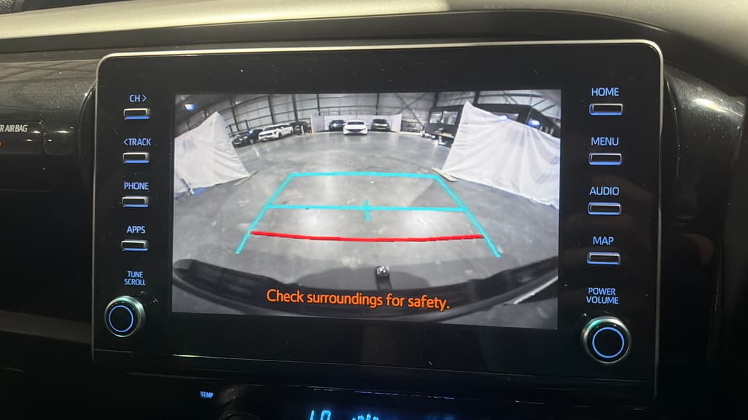 2022 Toyota Hilux Sr5 (4x4), Automatic, 65017 km, Parking Camera