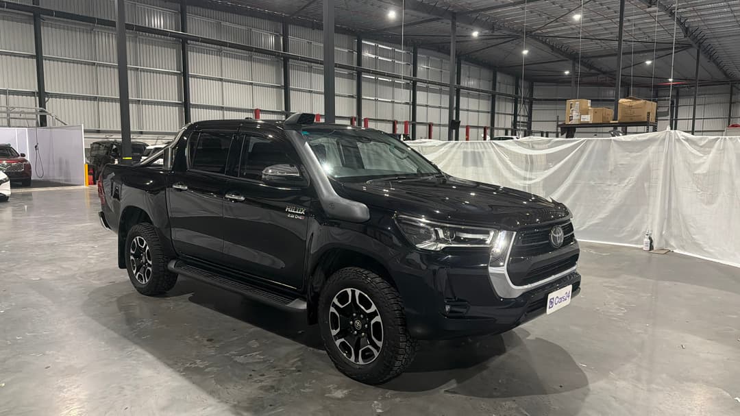2022 Toyota Hilux Sr5 (4x4), Automatic, 65017 km, Right Front Diagonal (45- Degree) View