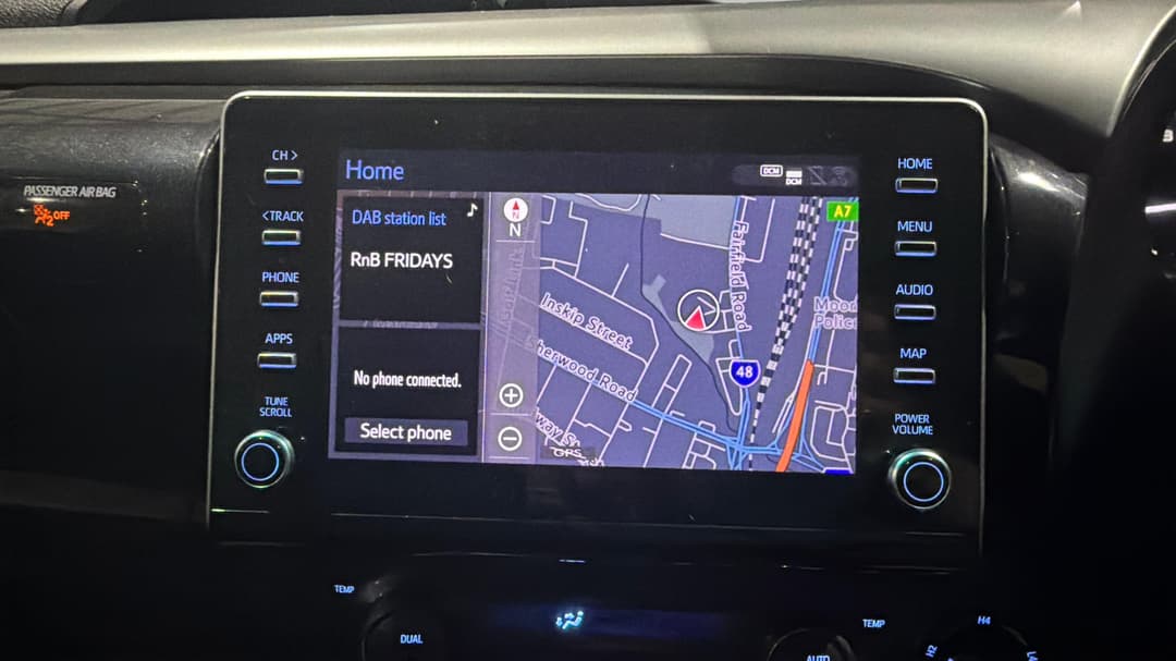 2022 Toyota Hilux Sr5 (4x4), Automatic, 65017 km, Infotainment System