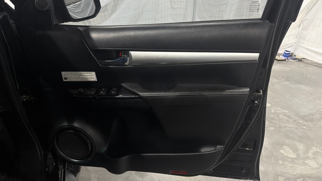 2022 Toyota Hilux Sr5 (4x4), Automatic, 65017 km, Speaker View
