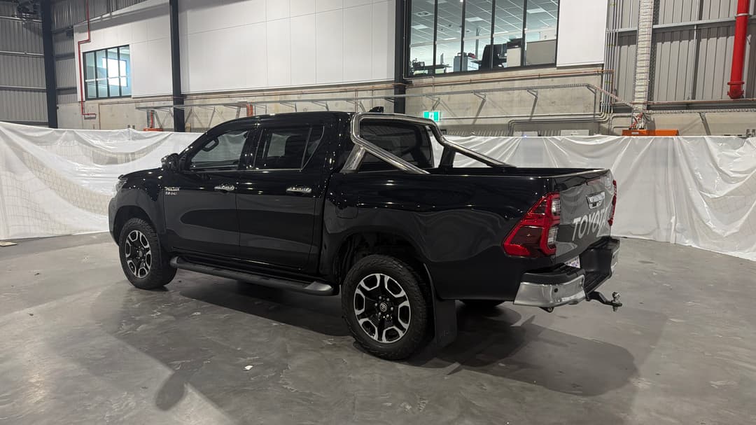 2022 Toyota Hilux Sr5 (4x4), Automatic, 65017 km, Left Back Diagonal (45- Degree) View