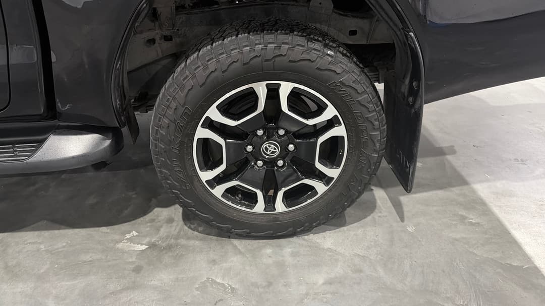 2022 Toyota Hilux Sr5 (4x4), Automatic, 65017 km, Left Rear Wheel