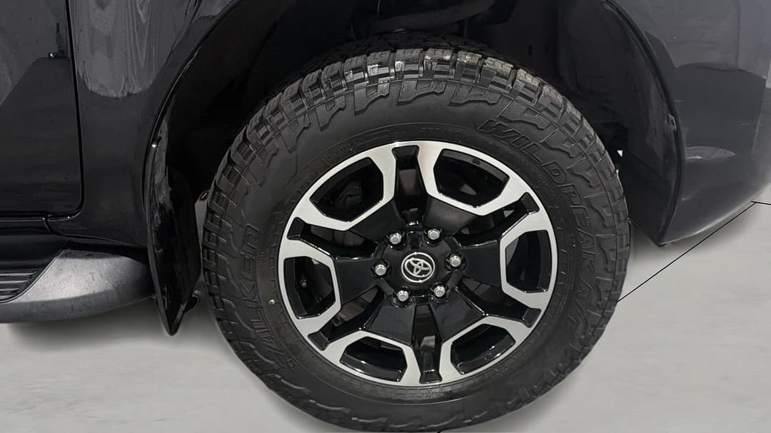 2022 Toyota Hilux Sr5 (4x4), Automatic, 65017 km, Right Front Wheel