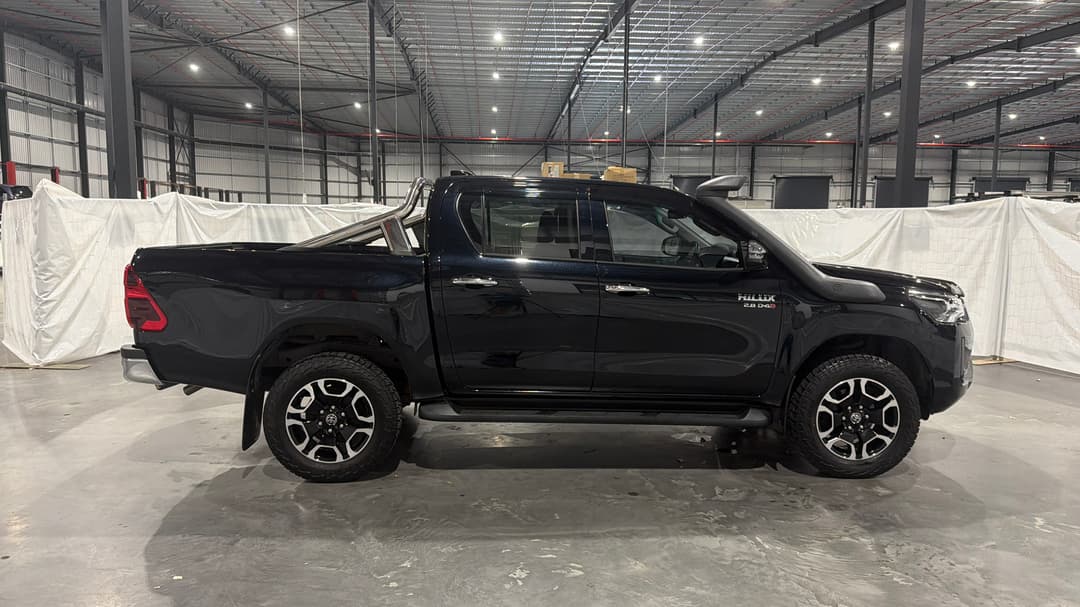 2022 Toyota Hilux Sr5 (4x4), Automatic, 65017 km, Right Side View
