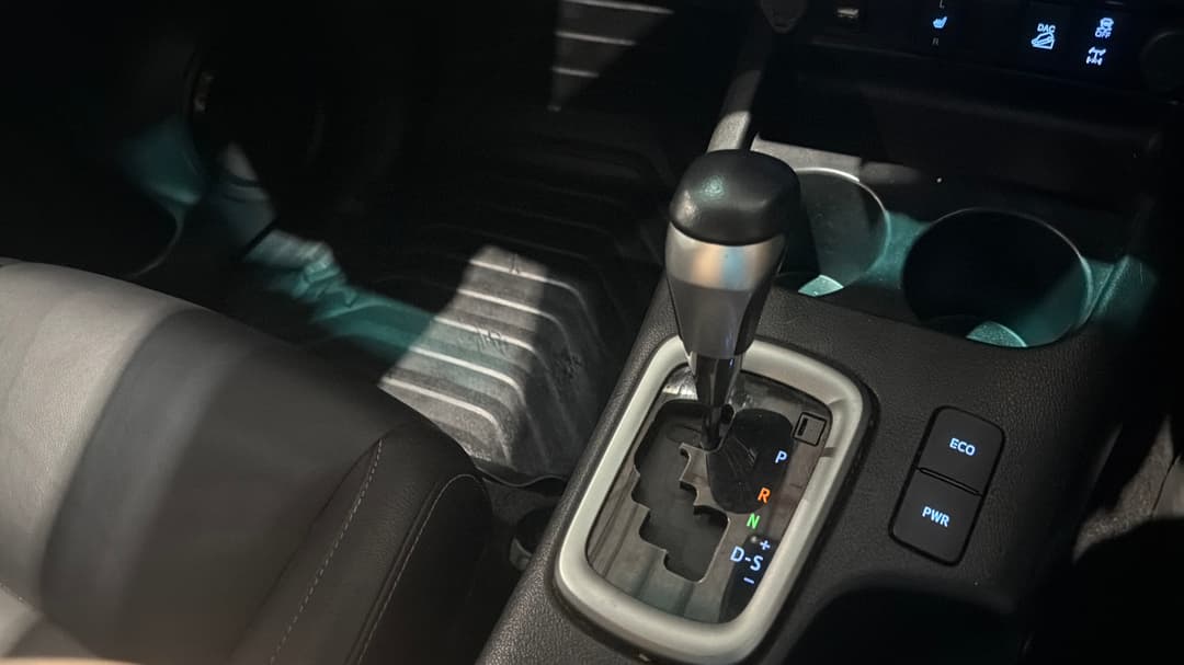 2022 Toyota Hilux Sr5 (4x4), Automatic, 65017 km, Gear Lever 