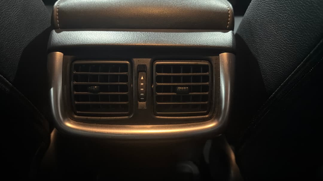 2022 Toyota Hilux Sr5 (4x4), Automatic, 65017 km, Rear A/C Vent