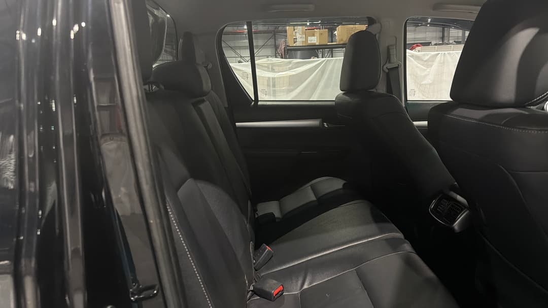 2022 Toyota Hilux Sr5 (4x4), Automatic, 65017 km, Right Side Rear Door Cabin View