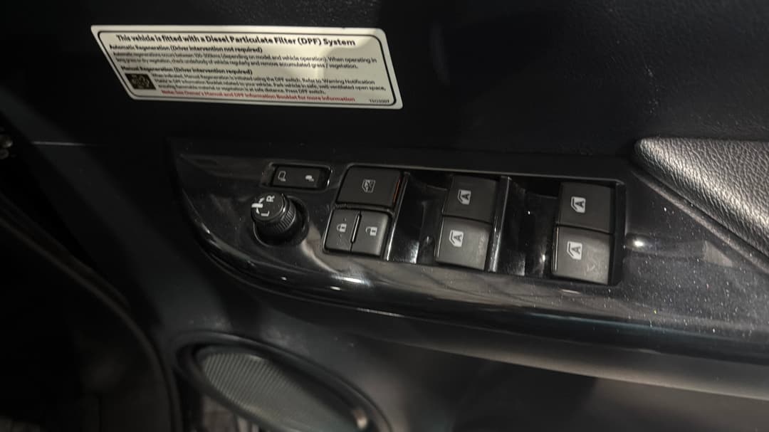2022 Toyota Hilux Sr5 (4x4), Automatic, 65017 km, Drivers Side Door Panel Controls