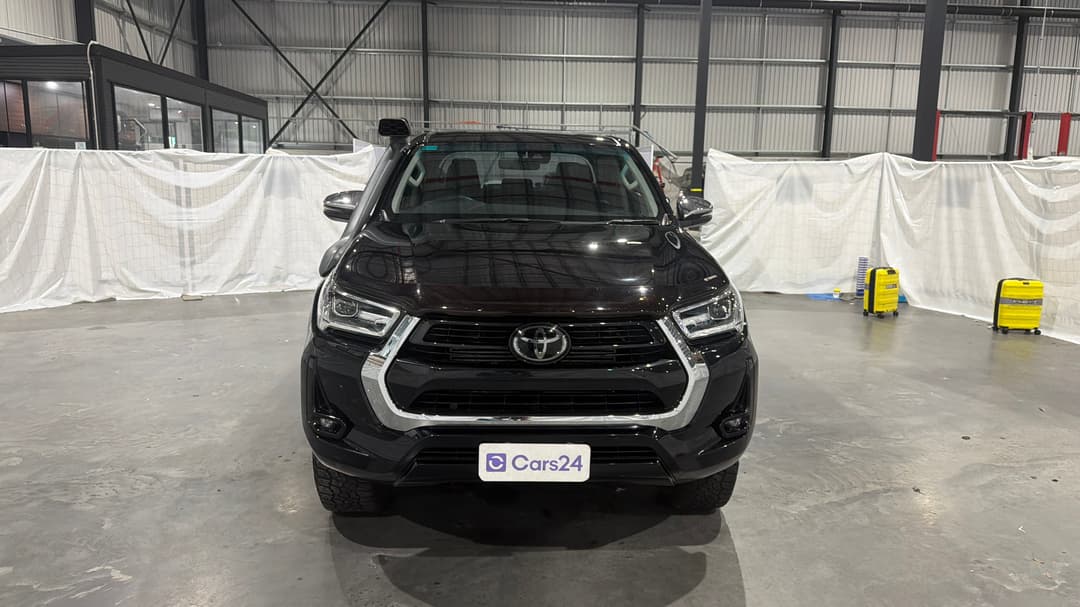 2022 Toyota Hilux Sr5 (4x4), Automatic, 65017 km, Front View