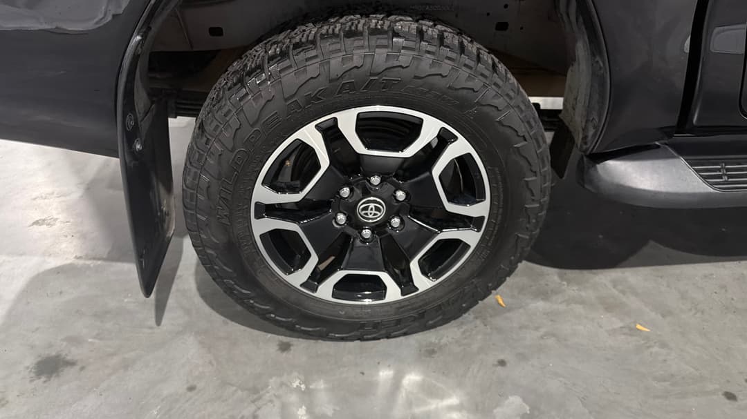 2022 Toyota Hilux Sr5 (4x4), Automatic, 65017 km, Right Rear Wheel