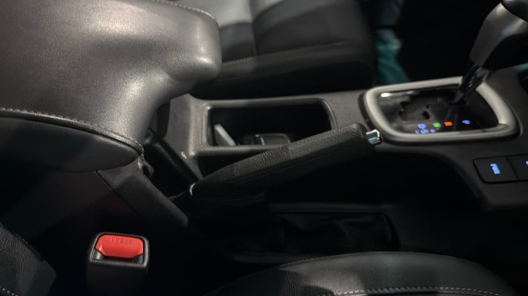 2022 Toyota Hilux Sr5 (4x4), Automatic, 65017 km, Handbrake