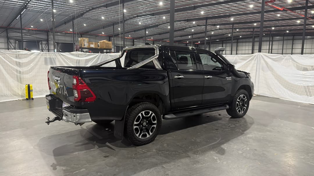 2022 Toyota Hilux Sr5 (4x4), Automatic, 65017 km, Right Back Diagonal (45- Degree) View