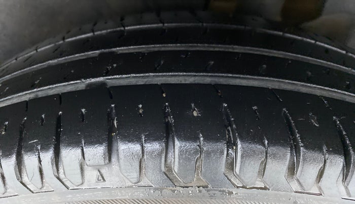 2018 Maruti Dzire VXI, Petrol, Manual, 22,359 km, Left Rear Tyre Tread