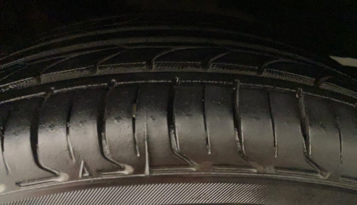 2014 Volkswagen Polo HIGHLINE1.2L, Petrol, Manual, 46,222 km, Left Rear Tyre Tread