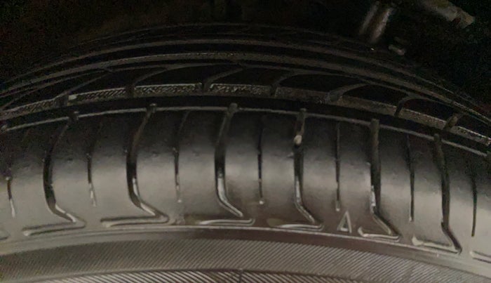 2014 Volkswagen Polo HIGHLINE1.2L, Petrol, Manual, 46,222 km, Right Rear Tyre Tread
