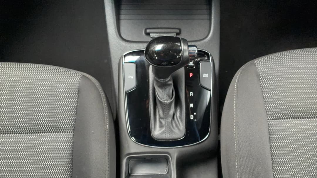 2017 Kia Cerato Sport, Automatic, 161453 km, Gear Lever 