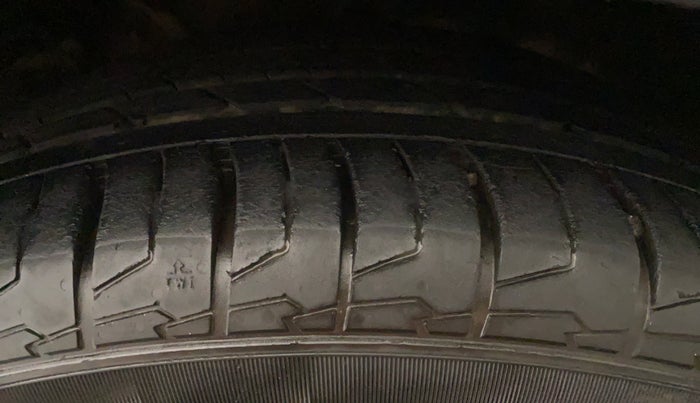2017 Hyundai Creta SX PLUS 1.6 DIESEL SPECIAL EDITION, Diesel, Manual, 55,424 km, Left Rear Tyre Tread