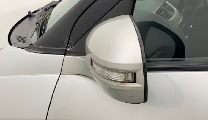 2013 Maruti Swift VXI, Petrol, Manual, 89,460 km, Left rear-view mirror - Indicator light has minor damage
