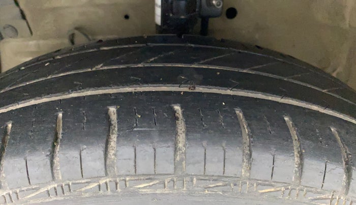 2013 Maruti Swift VXI, Petrol, Manual, 89,460 km, Left Front Tyre Tread