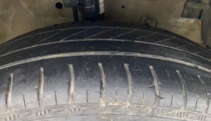 2013 Maruti Swift VXI, Petrol, Manual, 89,460 km, Right Front Tyre Tread