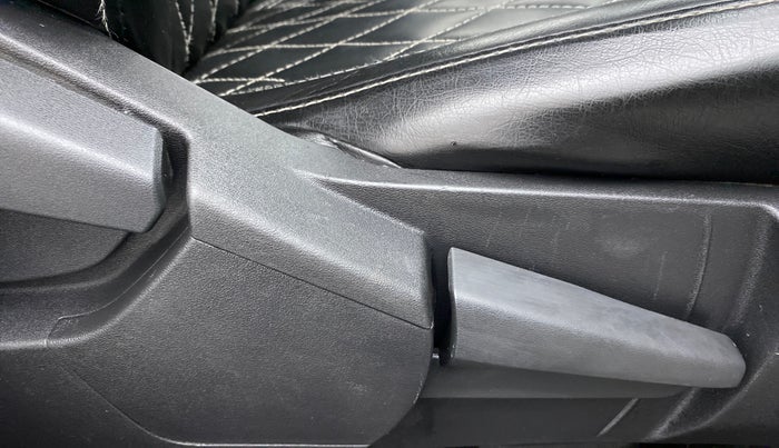 2021 Renault Kiger RXZ TURBO MT, Petrol, Manual, 32,976 km, Driver Side Adjustment Panel