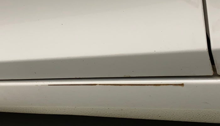 2011 Hyundai Eon MAGNA O, Petrol, Manual, 69,836 km, Left running board - Minor scratches