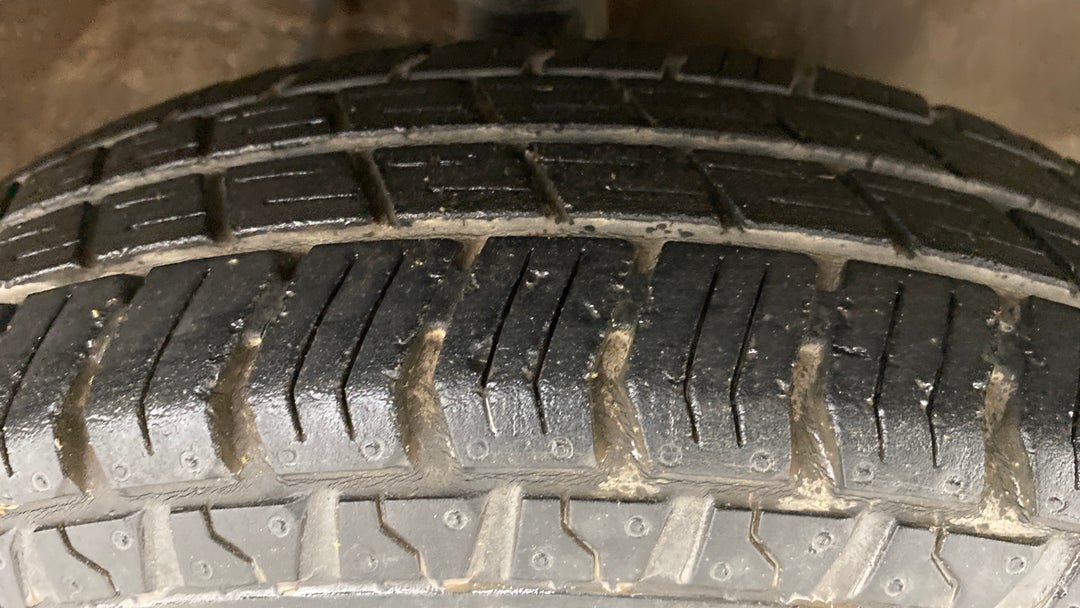 Right Front Tyre Tread