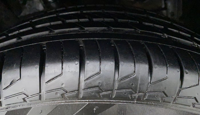 2015 Maruti S Cross ZETA 1.3, Diesel, Manual, 67,163 km, Right Rear Tyre Tread