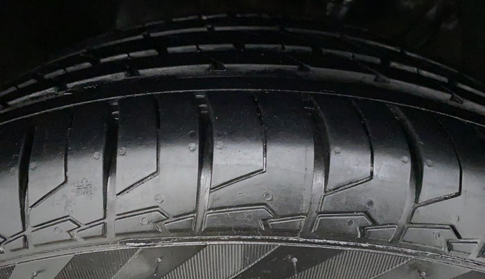 2015 Maruti S Cross ZETA 1.3, Diesel, Manual, 67,163 km, Left Rear Tyre Tread