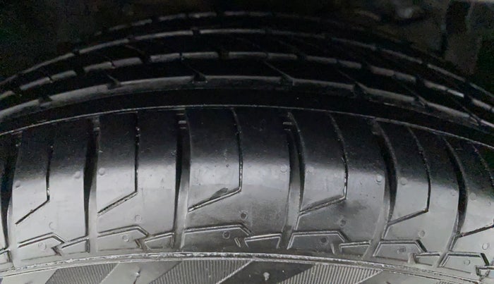 2015 Maruti S Cross ZETA 1.3, Diesel, Manual, 67,163 km, Right Front Tyre Tread