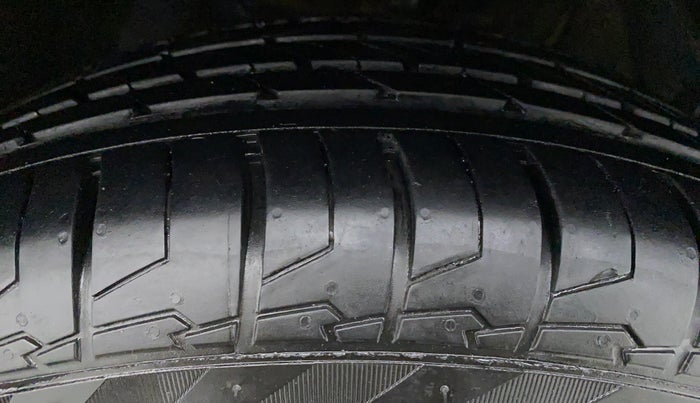 2015 Maruti S Cross ZETA 1.3, Diesel, Manual, 67,163 km, Left Front Tyre Tread