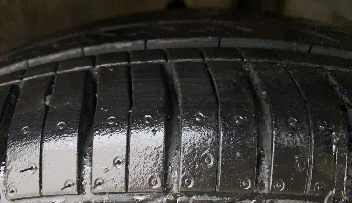 2017 Maruti Dzire VDI AMT, Diesel, Automatic, 52,033 km, Right Front Tyre Tread