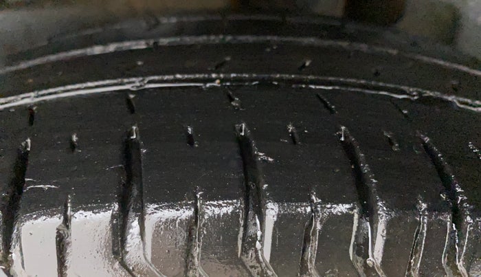 2017 Maruti Dzire VDI AMT, Diesel, Automatic, 52,033 km, Left Rear Tyre Tread