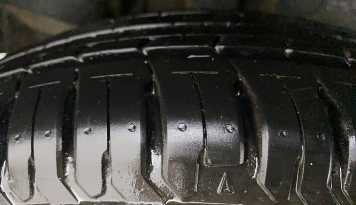 2017 Maruti Dzire VDI AMT, Diesel, Automatic, 52,033 km, Right Rear Tyre Tread