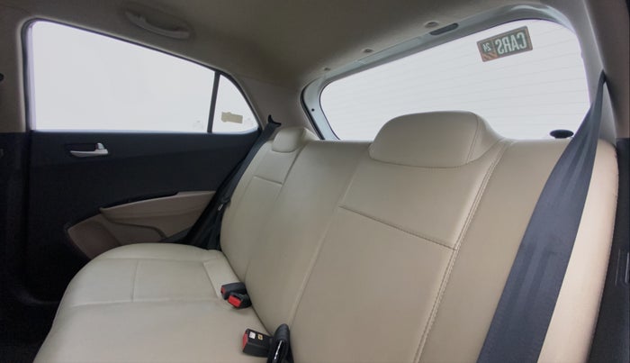 2016 Hyundai Grand i10 SPORTZ 1.2 KAPPA VTVT, Petrol, Manual, 33,928 km, Right Side Rear Door Cabin