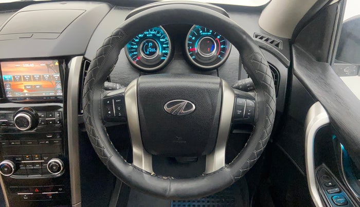 2020 Mahindra XUV500 W7 AT, Diesel, Automatic, 31,222 km, Steering Wheel Close Up