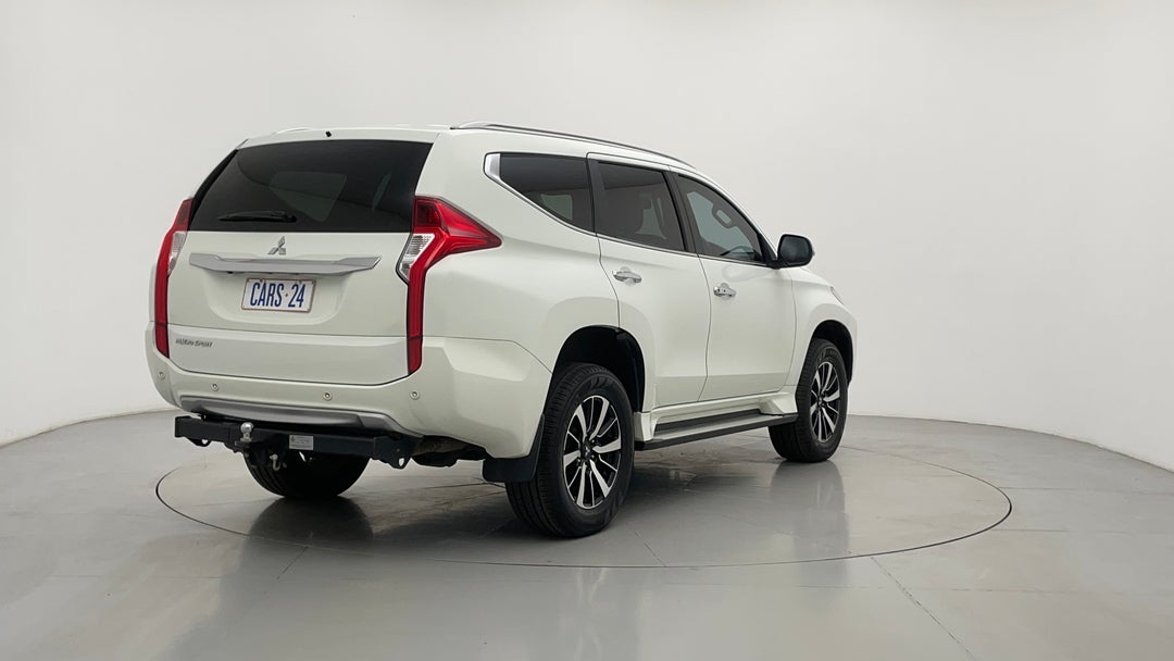 Right Back Diagonal (45- Degree) View