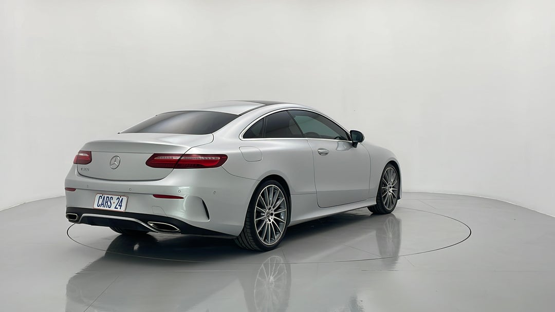 Right Back Diagonal (45- Degree) View