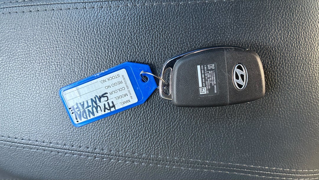 2016 Hyundai Santa Fe Active (4x4), Automatic, 115092 km, Key Close-up