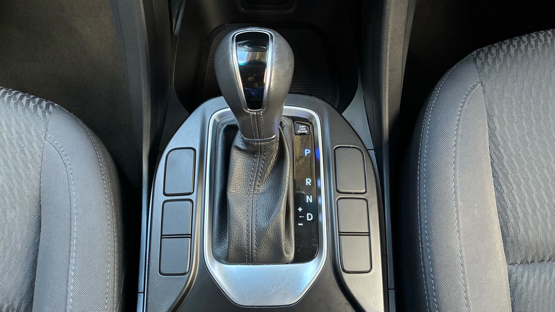 2016 Hyundai Santa Fe Active (4x4), Automatic, 115092 km, Gear Lever 