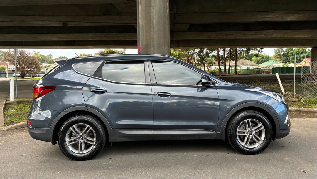 2016 Hyundai Santa Fe Active (4x4), Automatic, 115092 km, Right Side View
