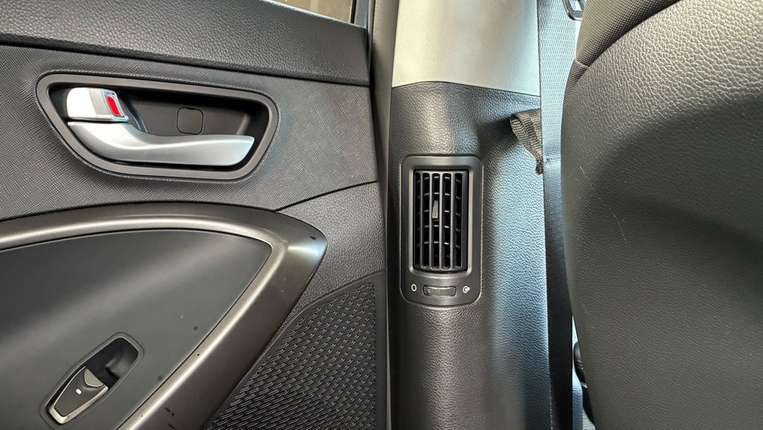 2016 Hyundai Santa Fe Active (4x4), Automatic, 115092 km, Rear A/C Vent