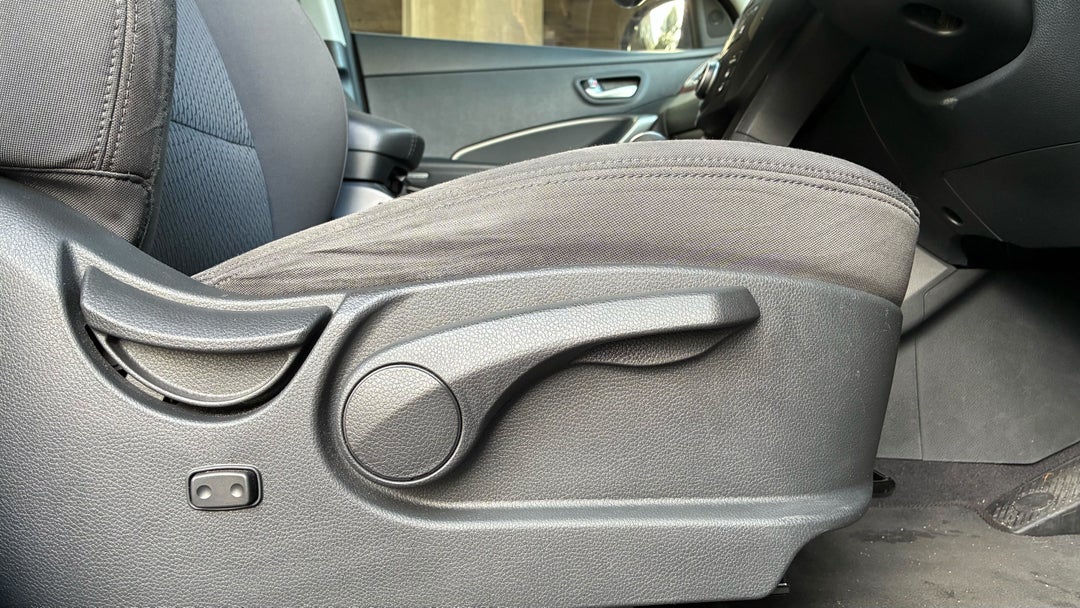 2016 Hyundai Santa Fe Active (4x4), Automatic, 115092 km, Drivers Side Adjustment Panel